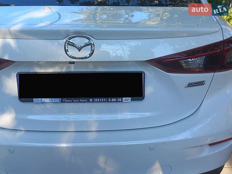 Седан Mazda 3 2016 в Мукачево