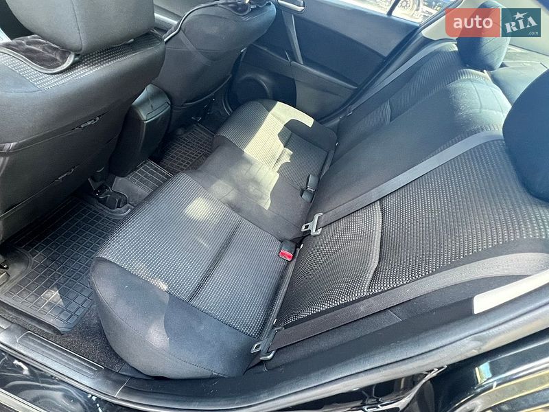 Седан Mazda 3 2011 в Запоріжжі