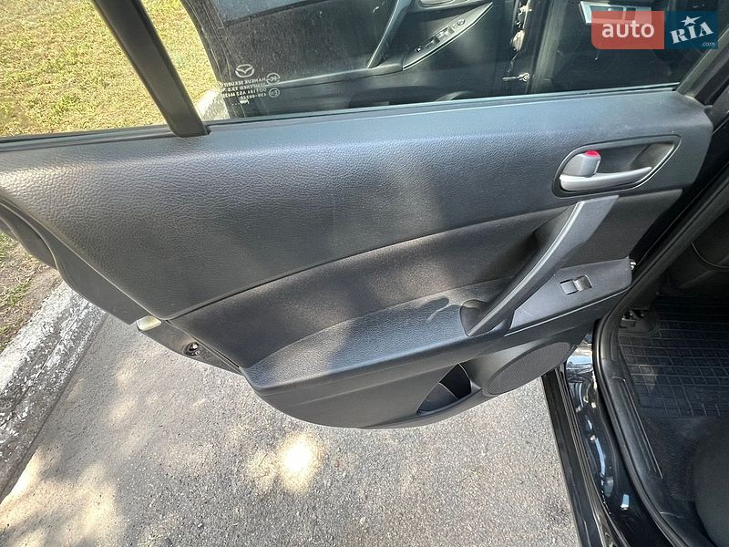 Седан Mazda 3 2011 в Запоріжжі