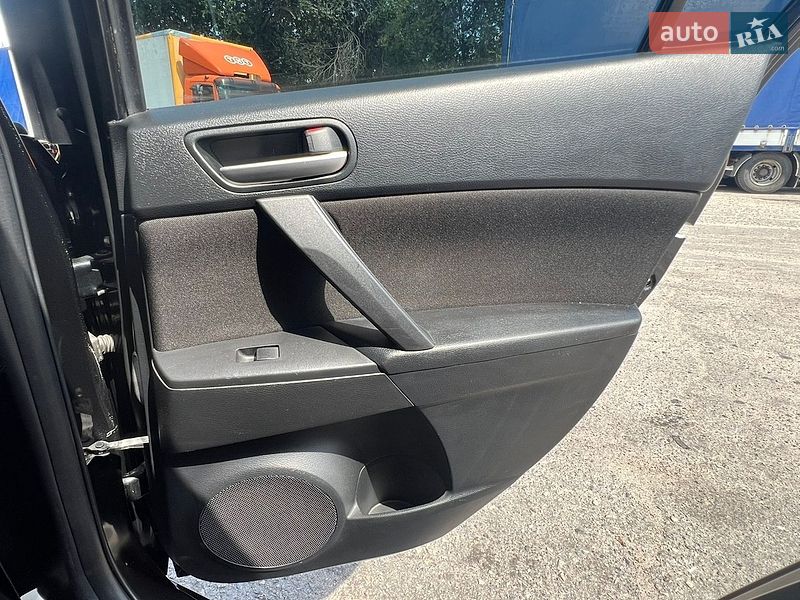Седан Mazda 3 2011 в Запоріжжі