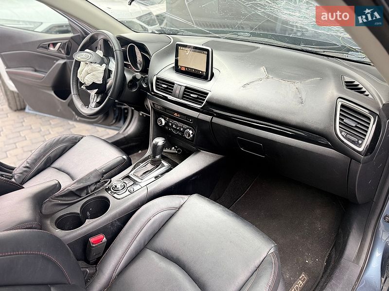Седан Mazda 3 2015 в Львові