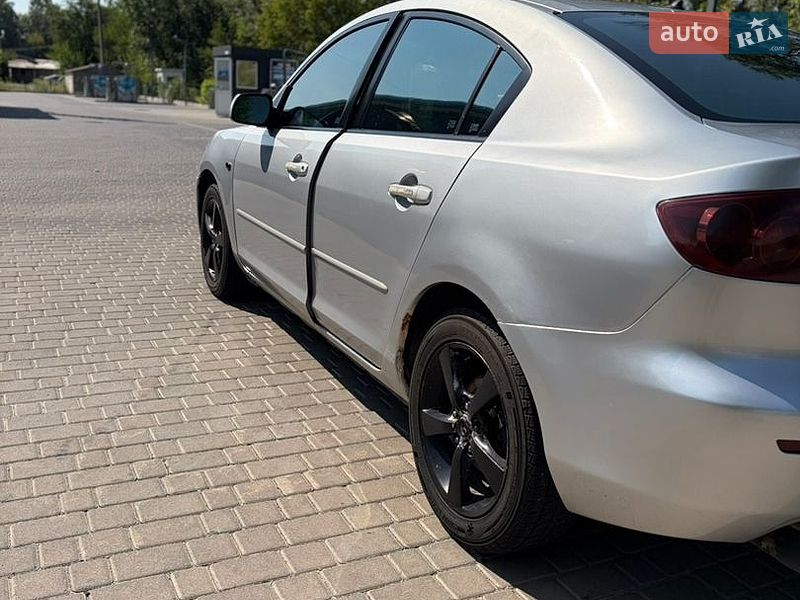Седан Mazda 3 2004 в Днепре