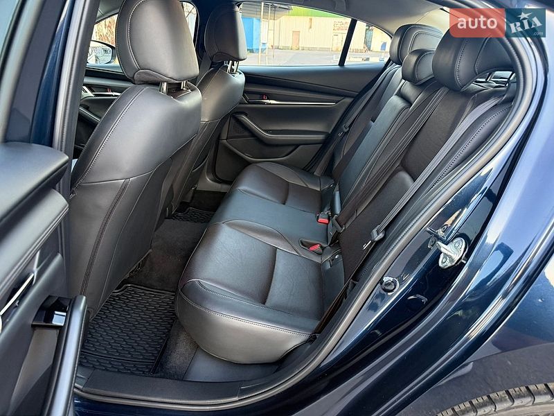 Седан Mazda 3 2019 в Черкасах
