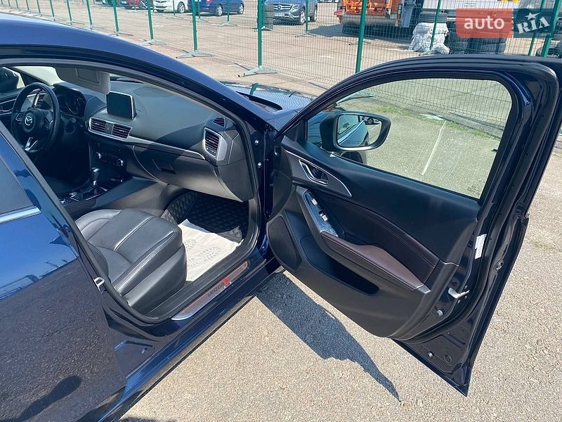 Седан Mazda 3 2018 в Києві