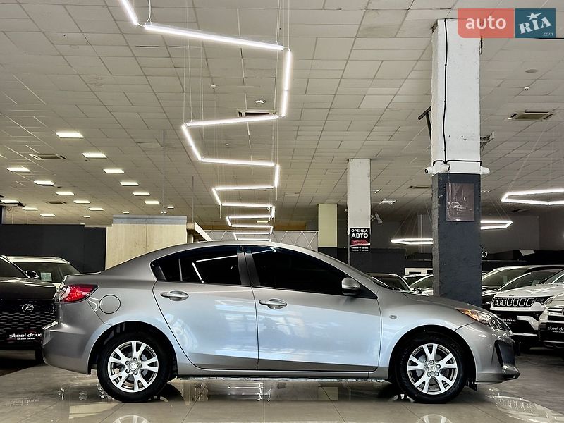 Седан Mazda 3 2013 в Николаеве