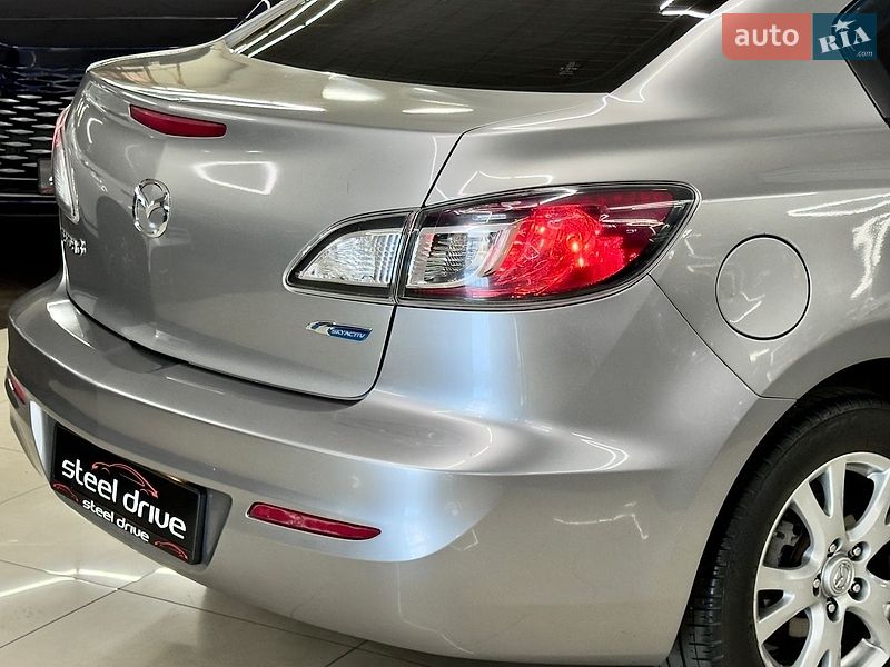 Седан Mazda 3 2013 в Николаеве