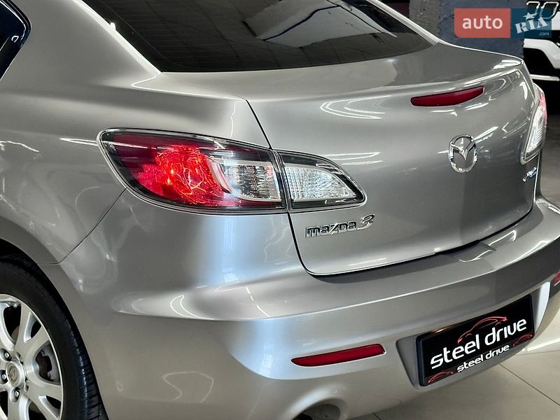 Седан Mazda 3 2013 в Николаеве