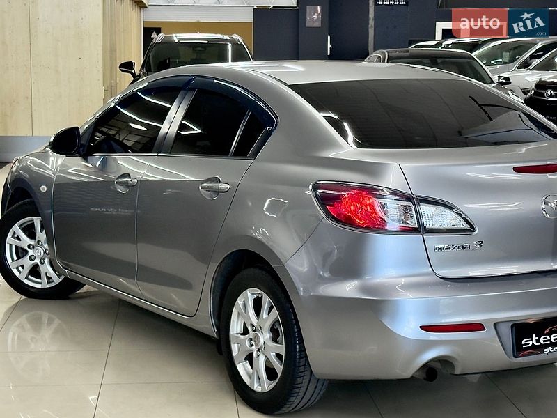 Седан Mazda 3 2013 в Николаеве