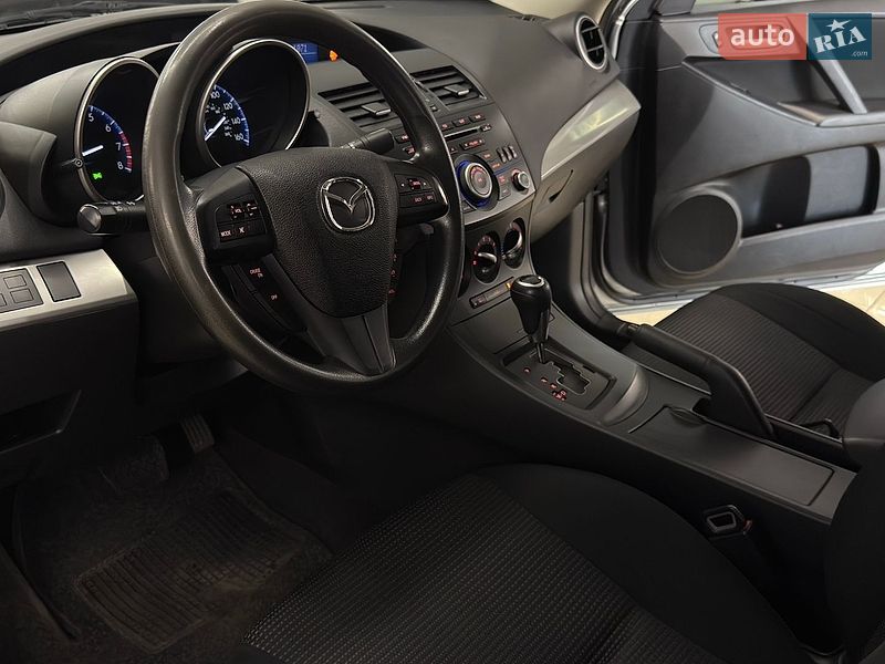 Седан Mazda 3 2013 в Николаеве