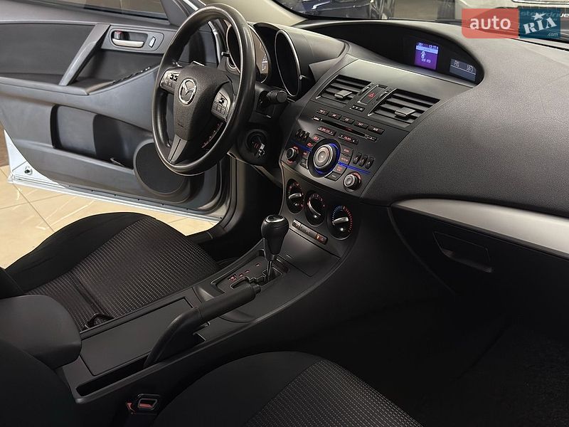Седан Mazda 3 2013 в Николаеве
