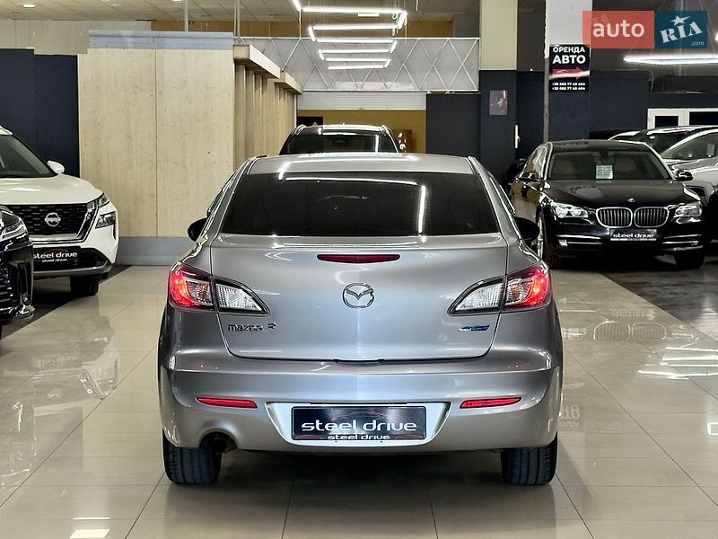 Седан Mazda 3 2013 в Николаеве
