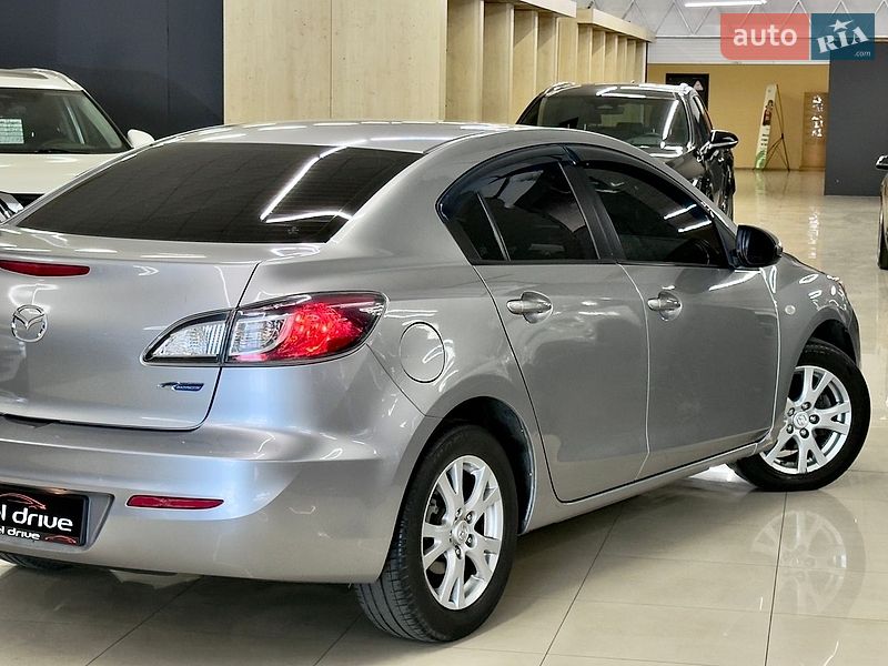 Седан Mazda 3 2013 в Николаеве