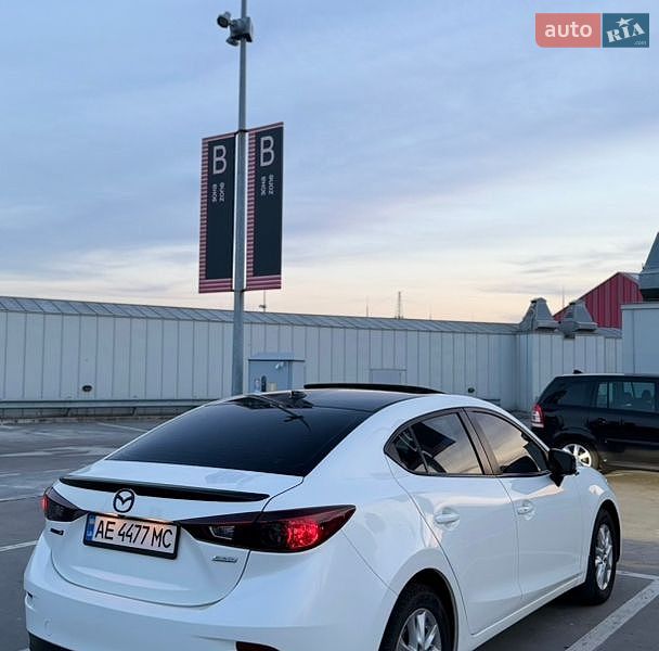 Седан Mazda 3 2015 в Києві