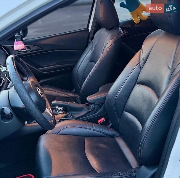 Седан Mazda 3 2015 в Києві