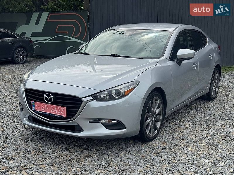 Седан Mazda 3 2018 в Черновцах