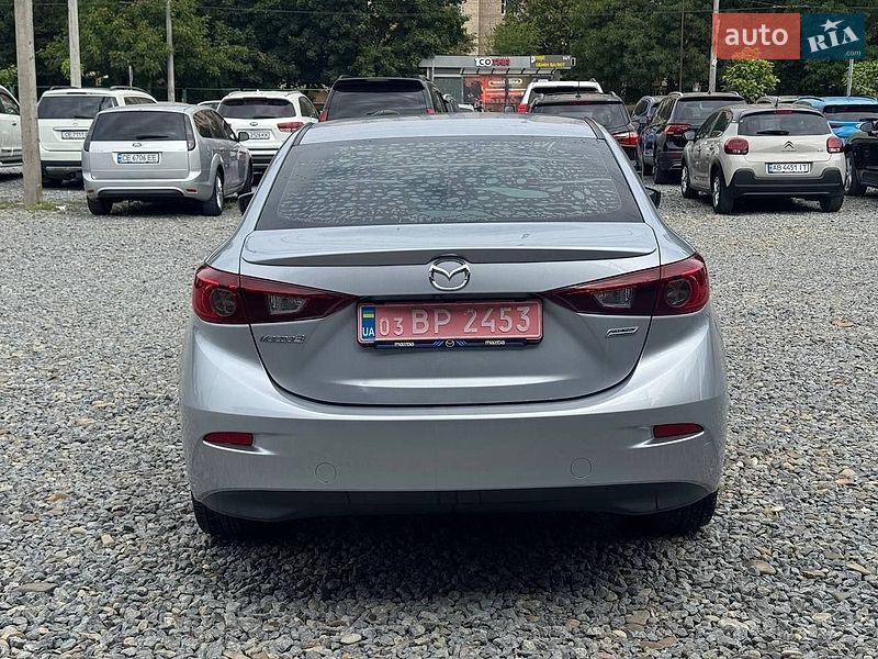 Седан Mazda 3 2018 в Черновцах