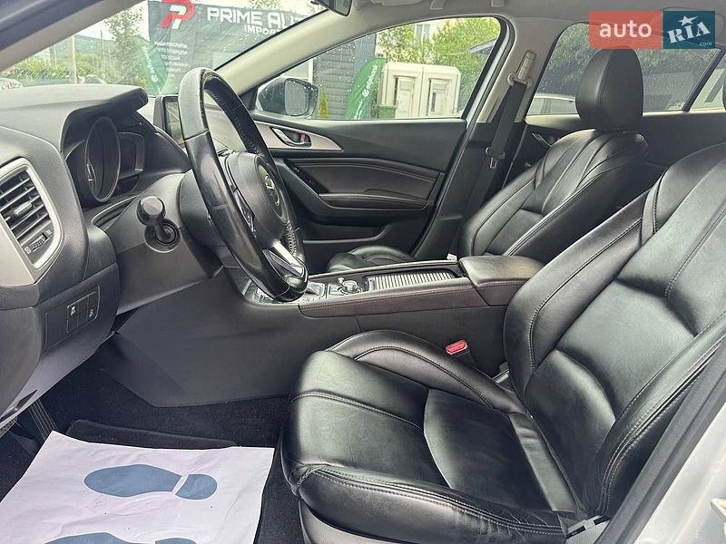 Седан Mazda 3 2018 в Черновцах