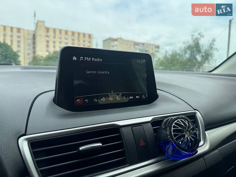 Седан Mazda 3 2018 в Черновцах