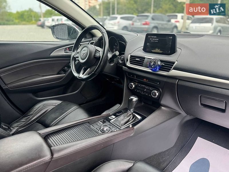 Седан Mazda 3 2018 в Черновцах