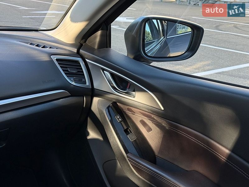 Хэтчбек Mazda 3 2016 в Киеве