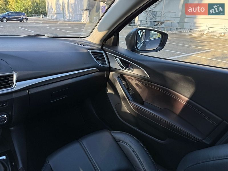 Хэтчбек Mazda 3 2016 в Киеве