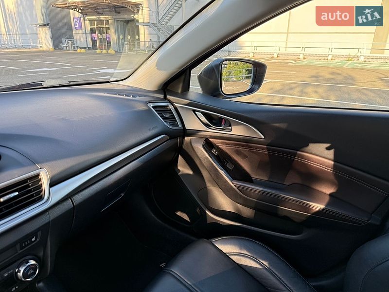 Хэтчбек Mazda 3 2016 в Киеве