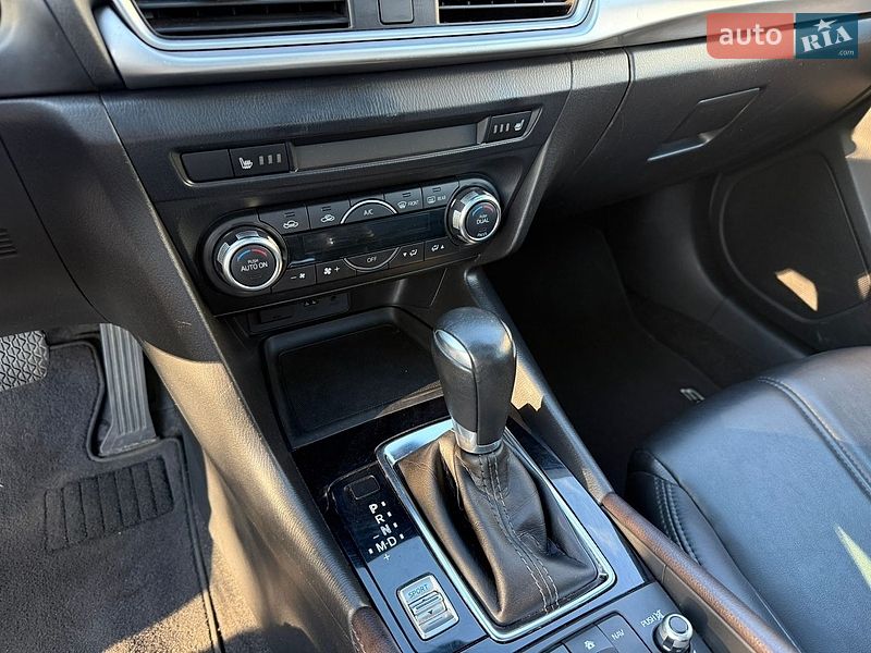 Хэтчбек Mazda 3 2016 в Киеве