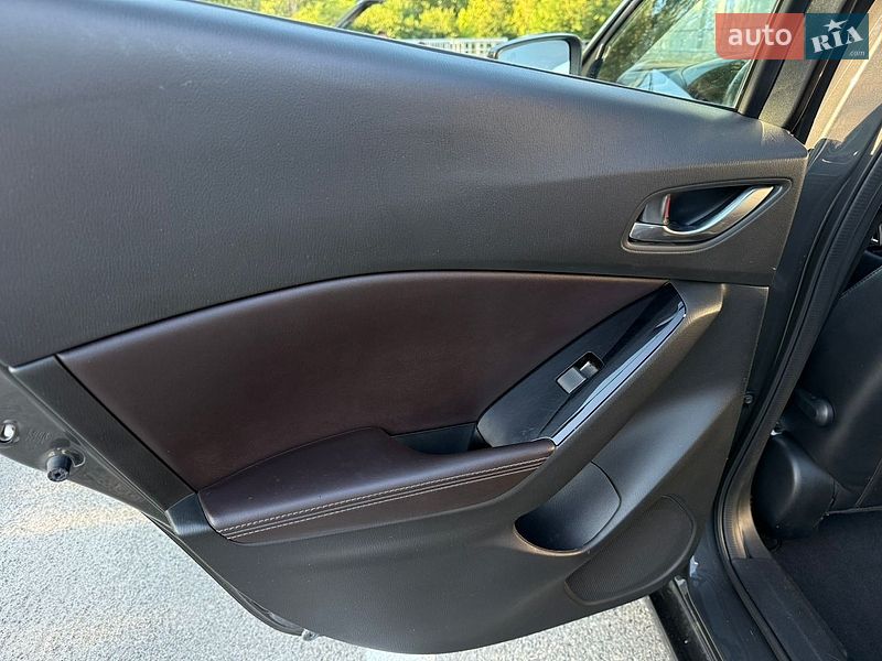 Хэтчбек Mazda 3 2016 в Киеве