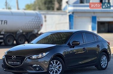 Седан Mazda 3 2016 в Николаеве