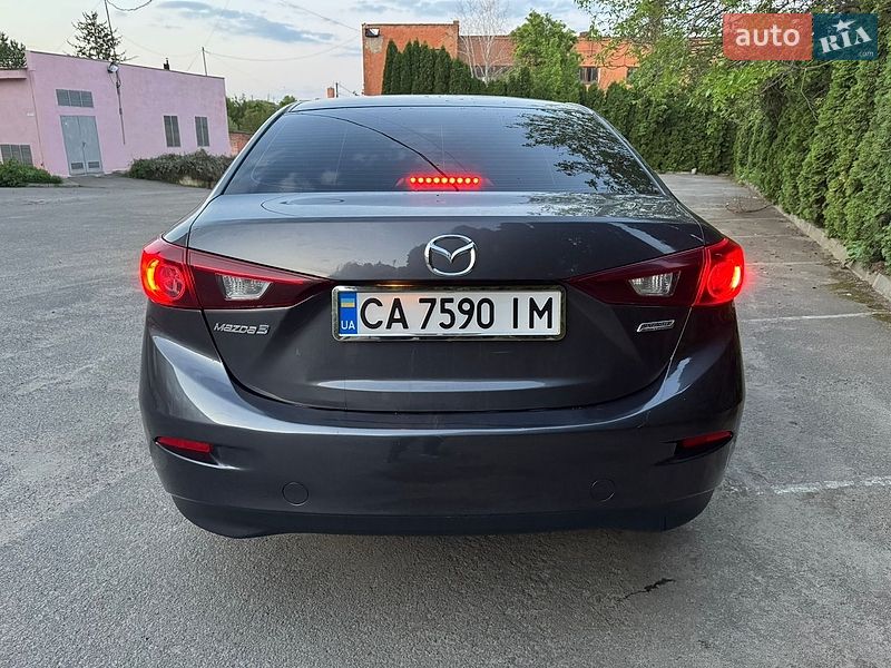 Седан Mazda 3 2014 в Умані