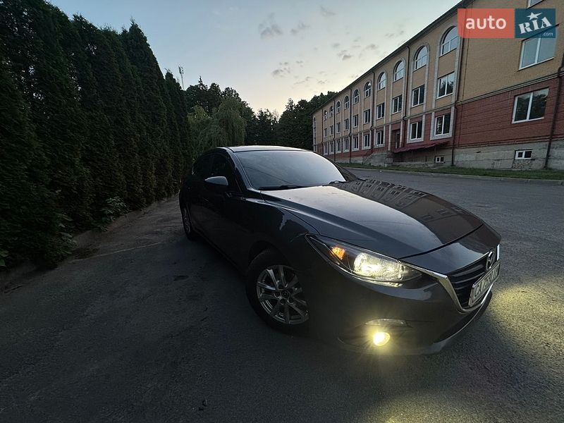 Седан Mazda 3 2014 в Умані