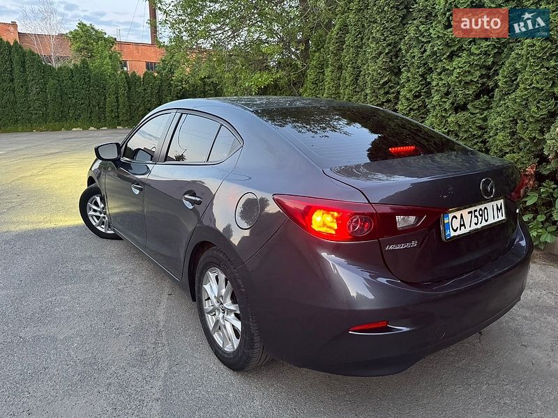 Седан Mazda 3 2014 в Умані