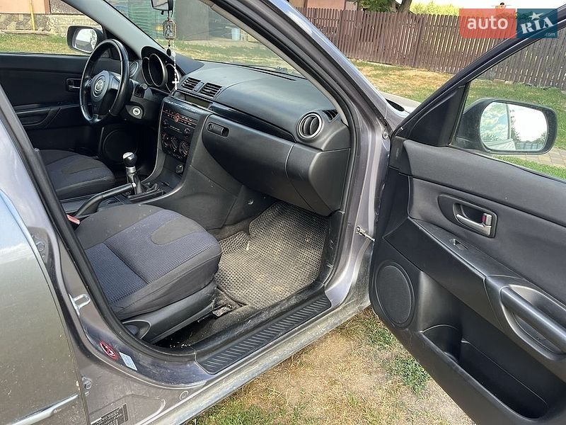 Хетчбек Mazda 3 2003 в Новояворівську