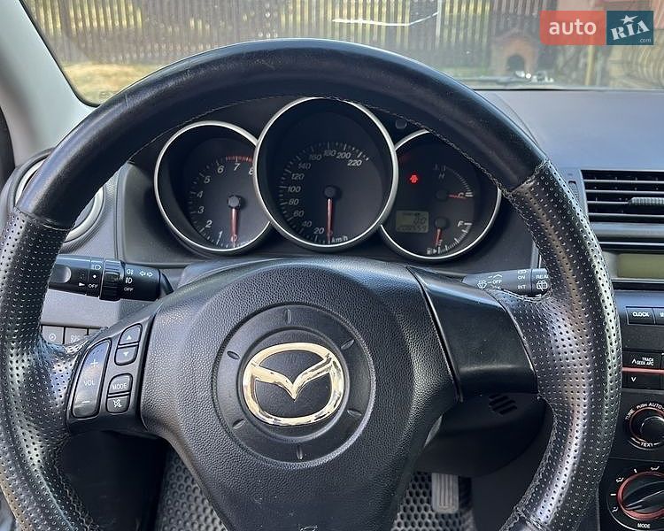 Хетчбек Mazda 3 2003 в Новояворівську