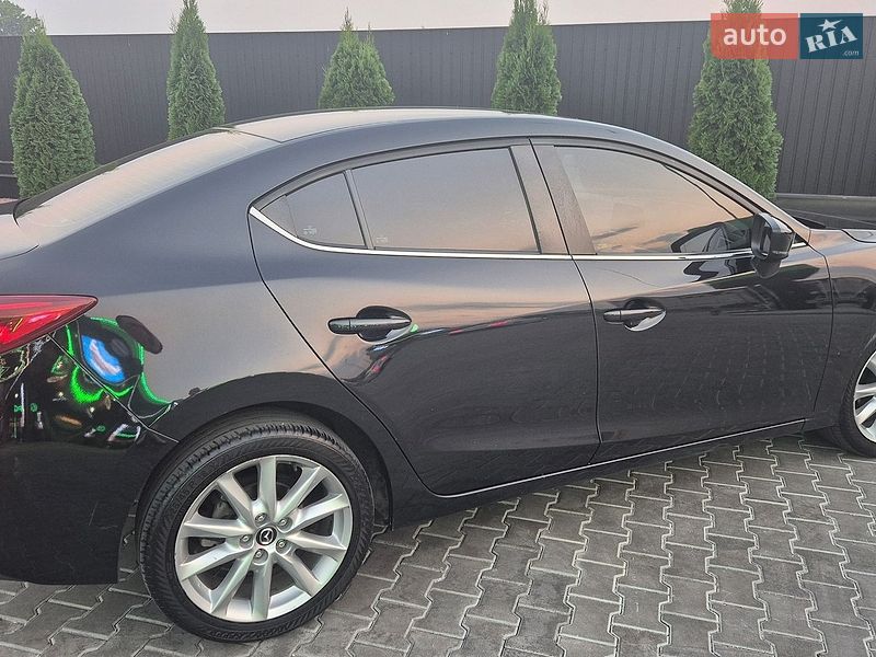 Седан Mazda 3 2017 в Днепре