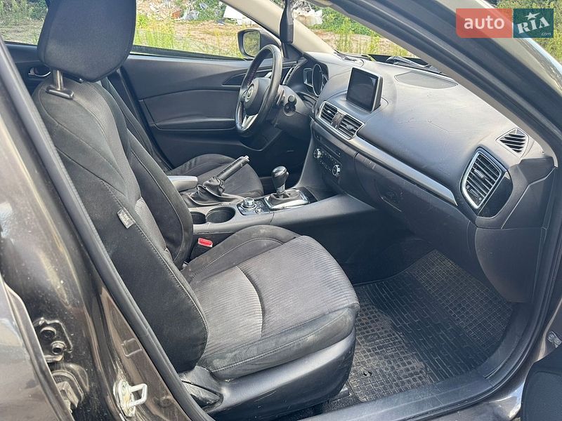 Седан Mazda 3 2016 в Киеве