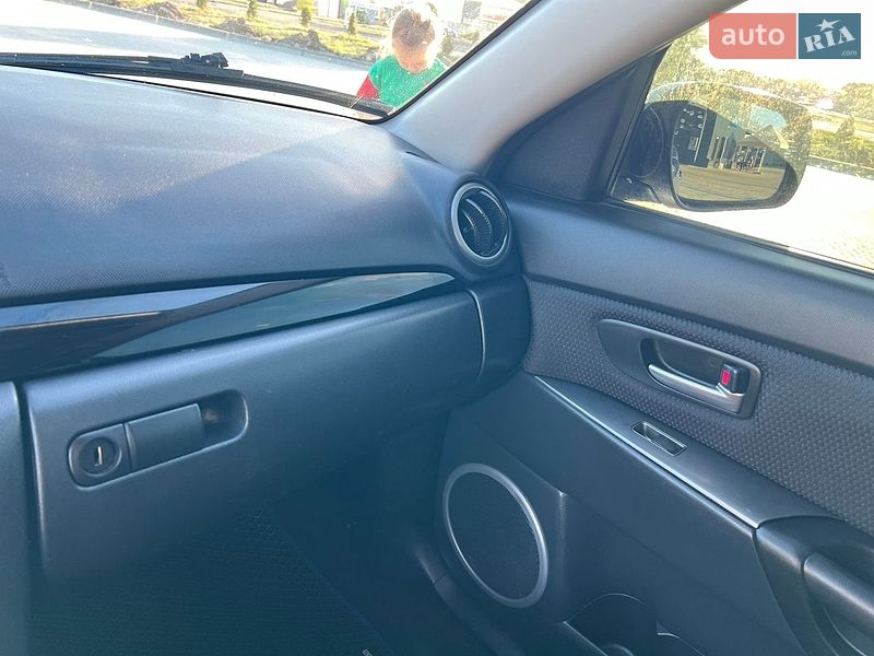 Седан Mazda 3 2007 в Вознесенске