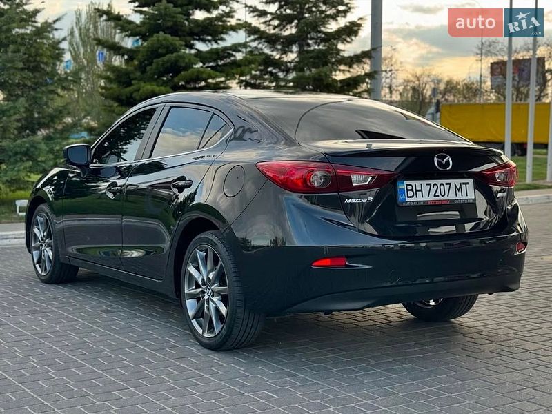 Седан Mazda 3 2018 в Львове