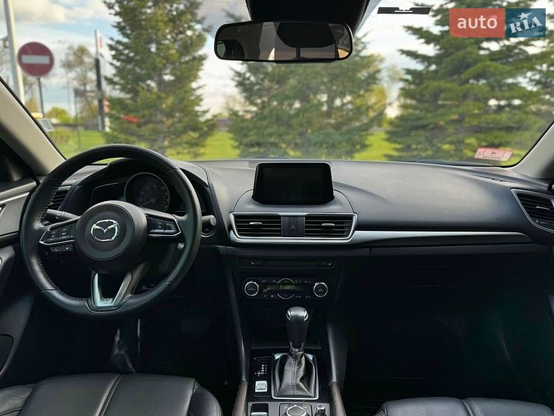 Седан Mazda 3 2018 в Львове