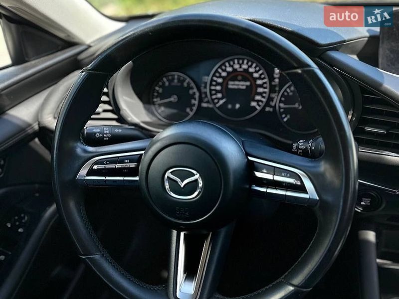 Седан Mazda 3 2018 в Львові