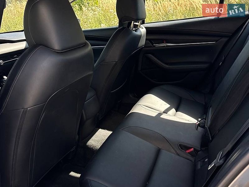 Седан Mazda 3 2018 в Львові