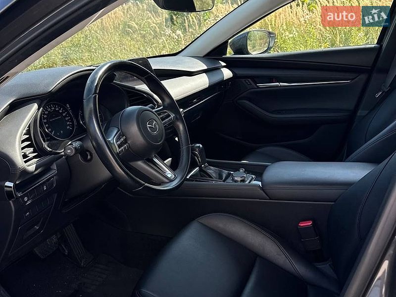 Седан Mazda 3 2018 в Львові