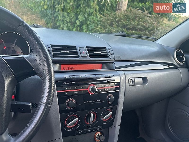 Седан Mazda 3 2007 в Мукачевому