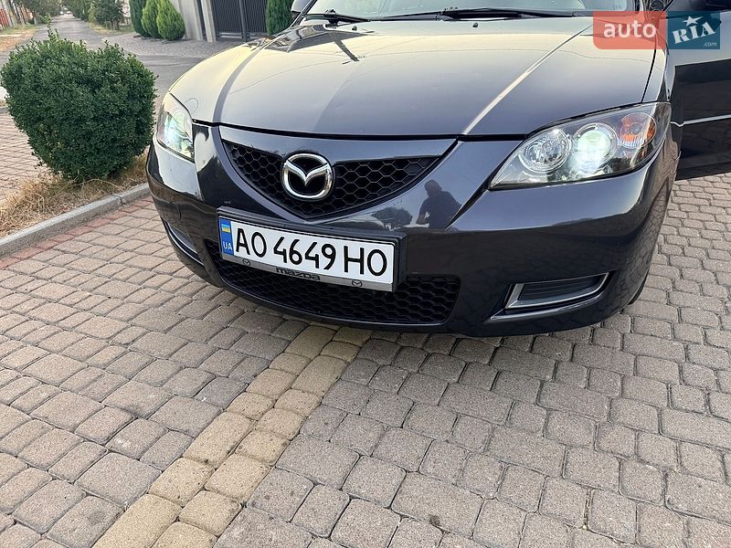 Седан Mazda 3 2007 в Мукачевому