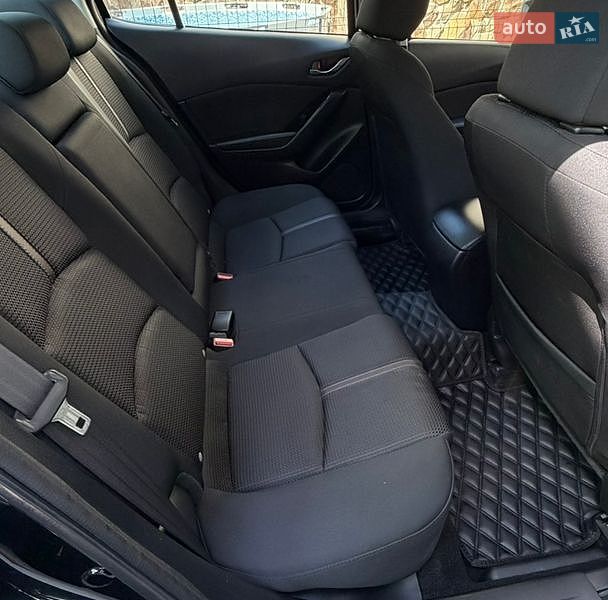Седан Mazda 3 2018 в Винниках