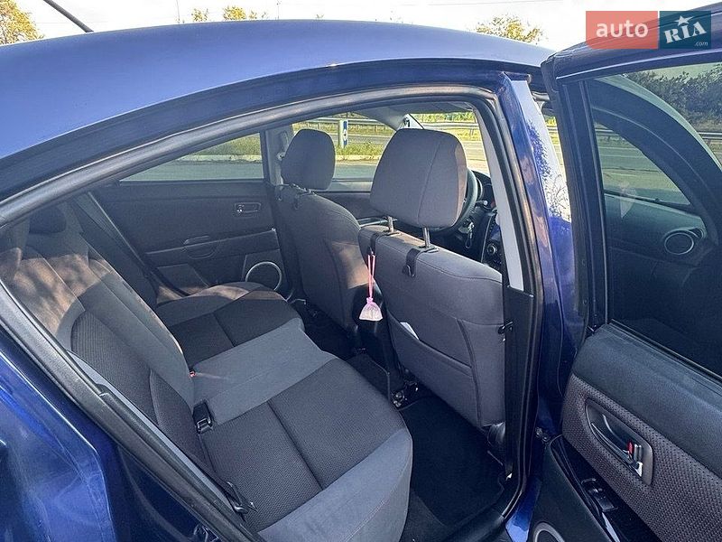 Седан Mazda 3 2009 в Днепре