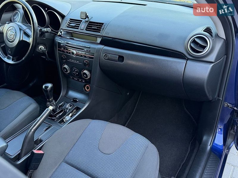 Хэтчбек Mazda 3 2003 в Луцке