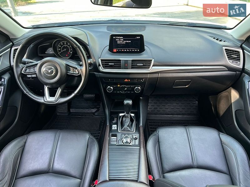 Седан Mazda 3 2018 в Днепре