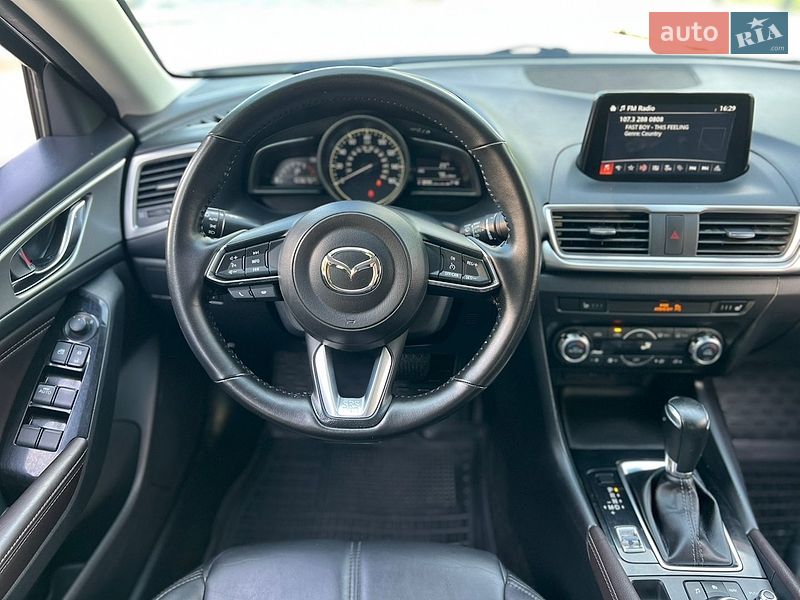 Седан Mazda 3 2018 в Днепре