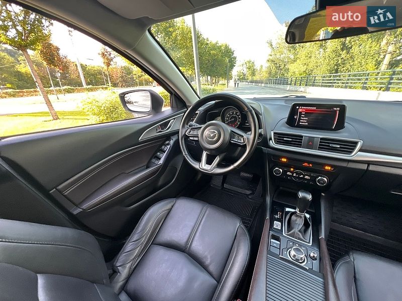 Седан Mazda 3 2018 в Днепре